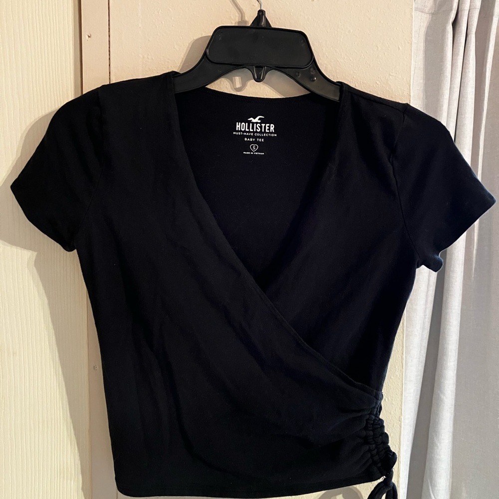 Bundle of Hollister Women's V-Neck Crop Tops (2)